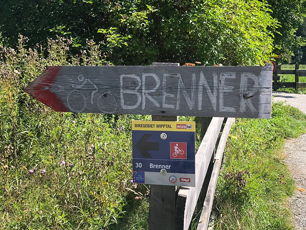 Aufstieg zum Brenner mit Blick ins Wipptal