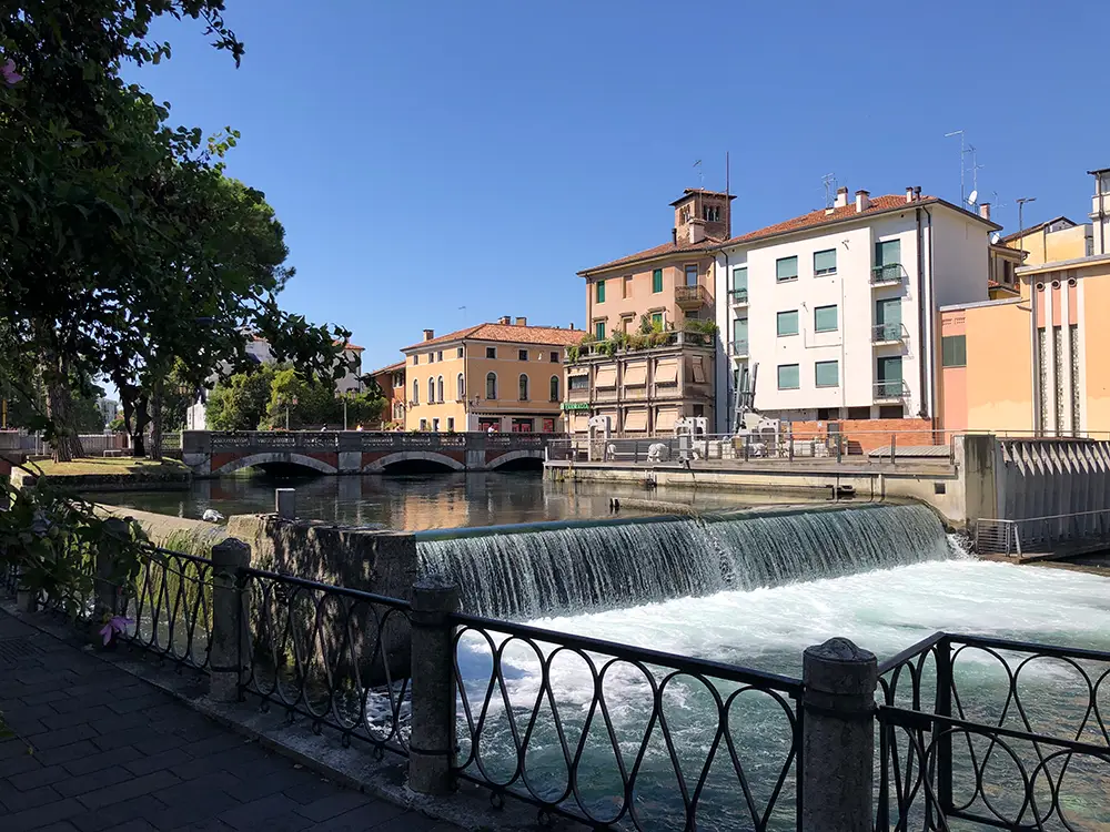 Fahrt durch Treviso auf dem Weg nach Venedig