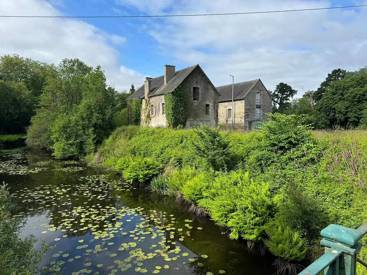 Historischer Kanal in der Bretagne