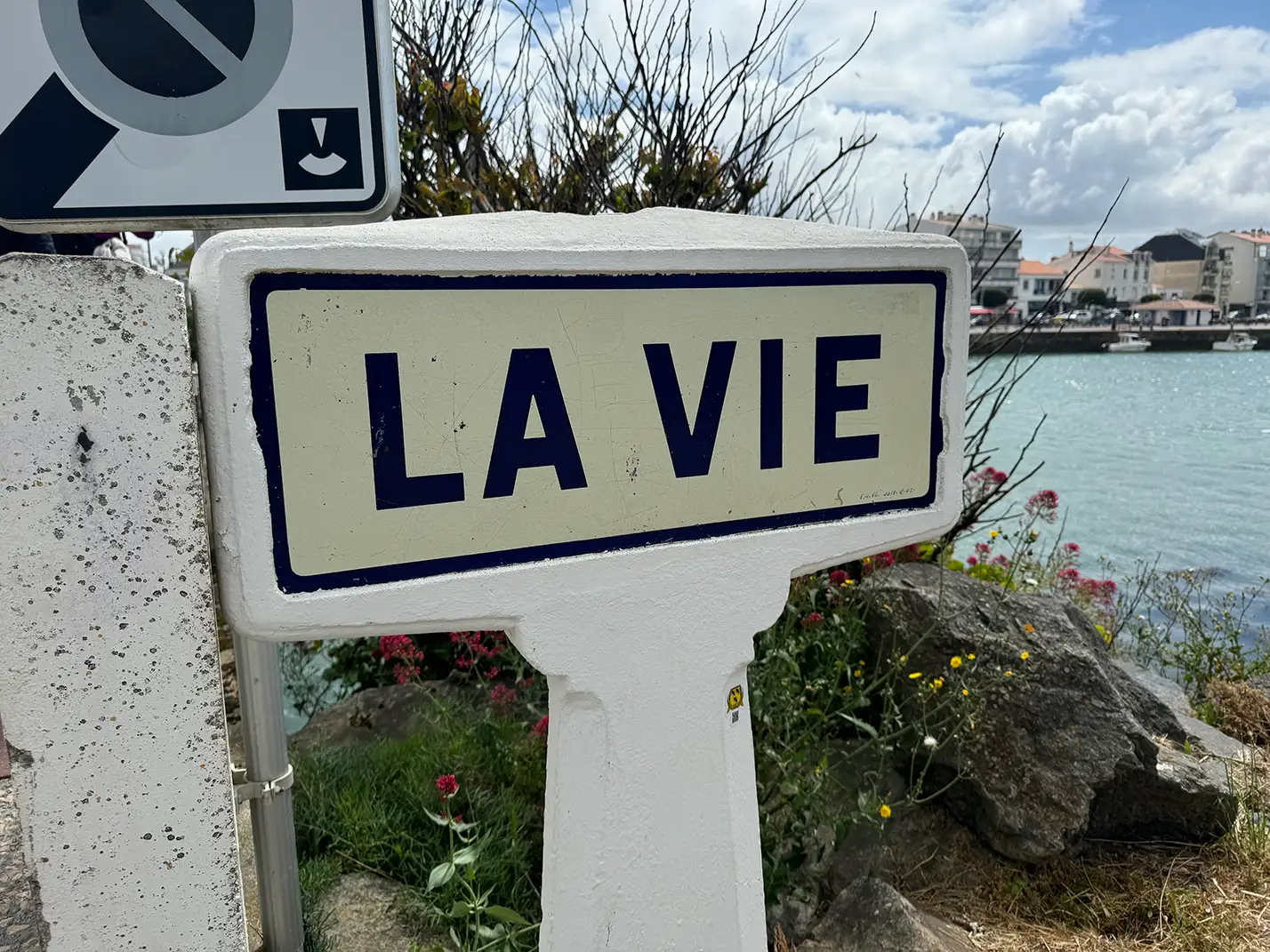 Ortsschild La Vie an der Atlantikküste