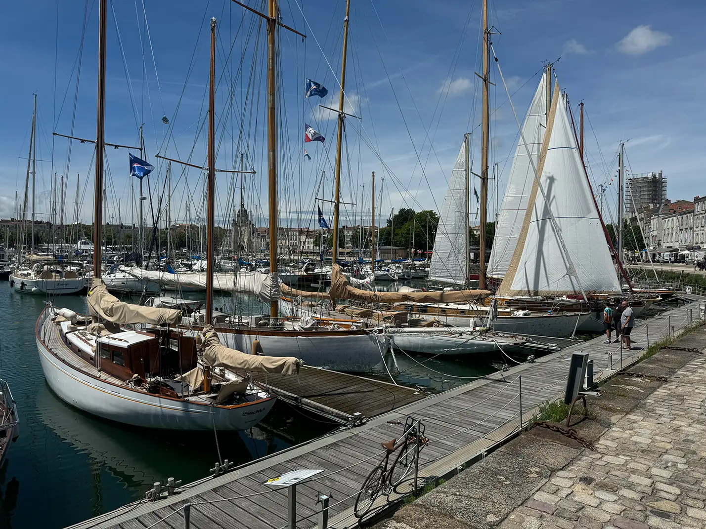Segelschiffe im Hafen